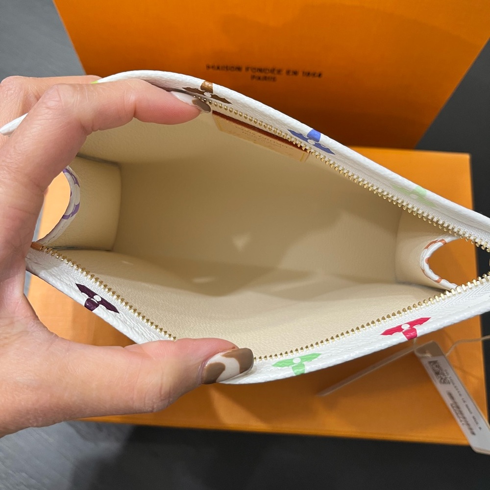 NEW 🩷 Louis Vuitton x Takashi Murakami White Multi Toiletry Pouch 19 *Limit Ed* - Picture 8 of 15